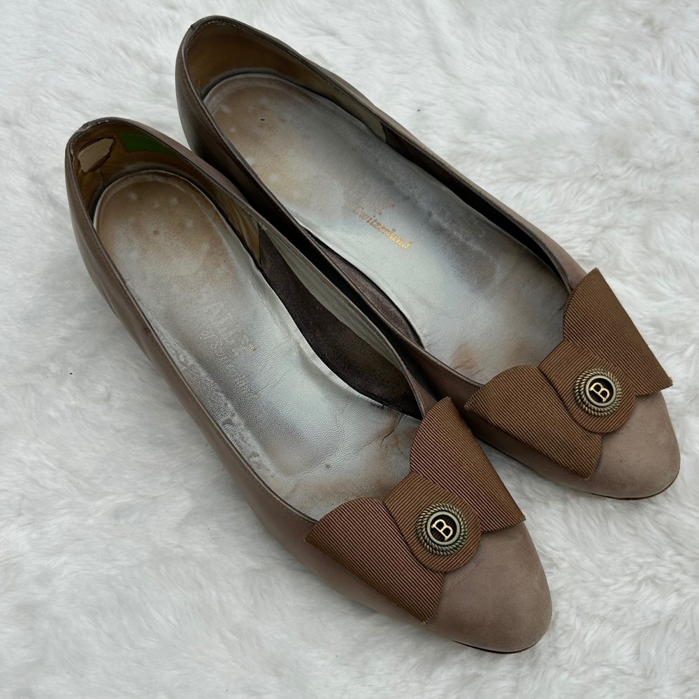 Vintage Bally Flats Womens 7 N Taupe Leather Bow Logo Low Heel Well Worn Witchy